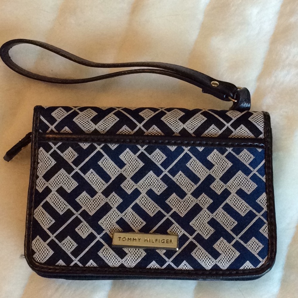 TOMMY HILFIGER wristlet wallet